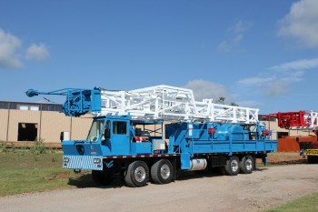 Service King Manufacturing SK 275 Carrier mount rig with 71 foot workover derrick.