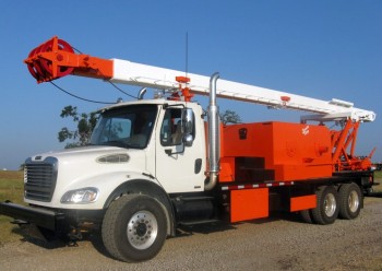 Service King Manufacturing SK 175 truck mount rig with pole.